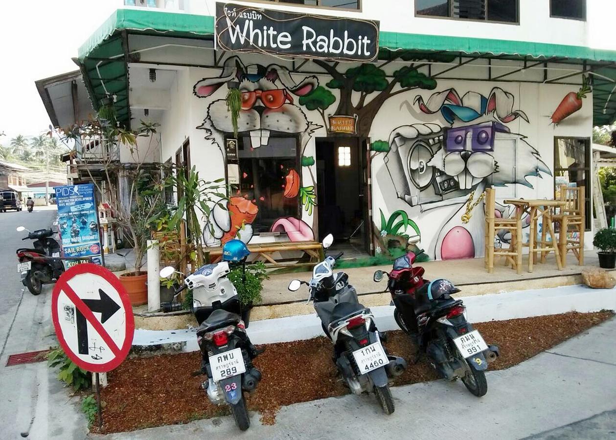 White Rabbit Vandrarhem Baan Khai Exteriör bild